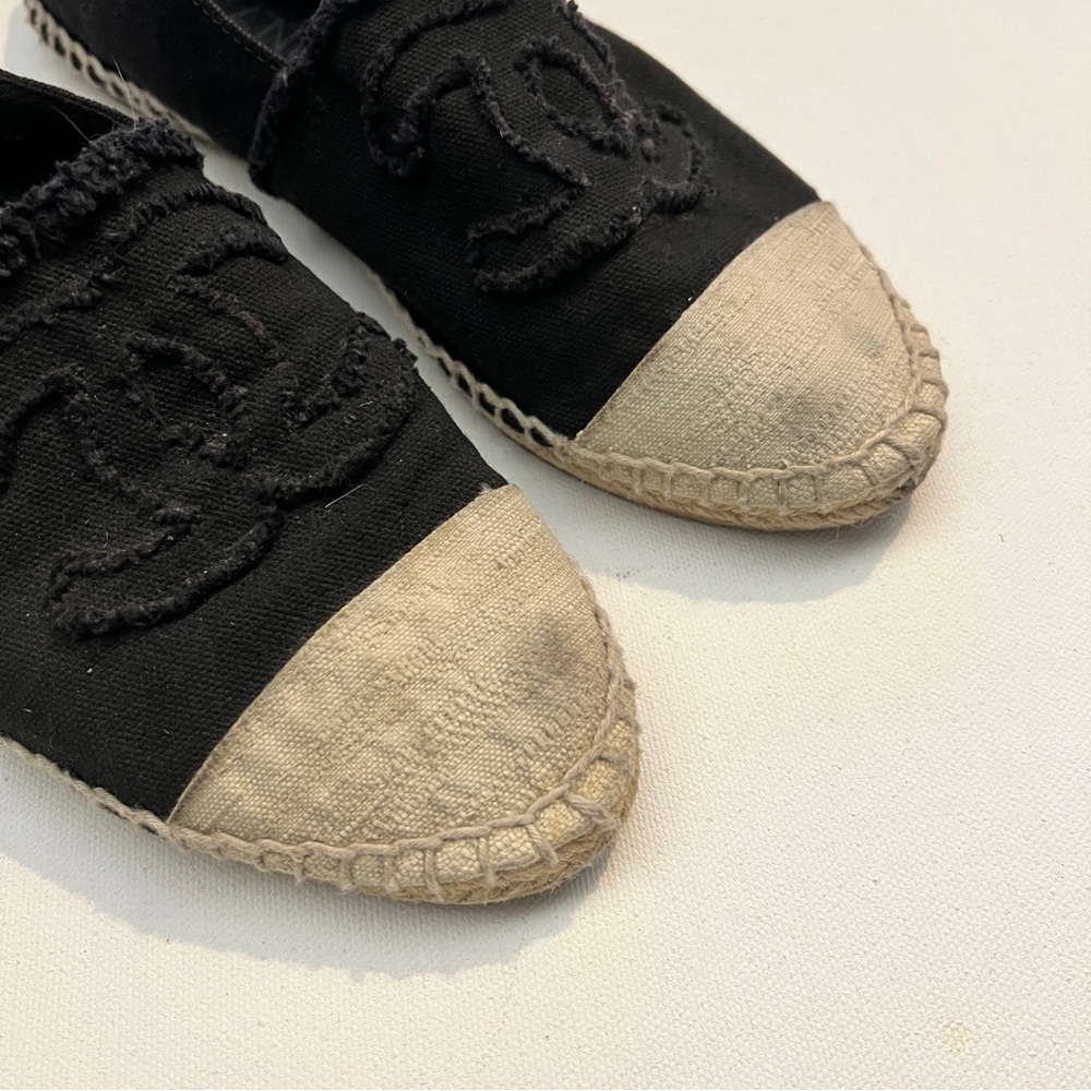 Classic CHANEL Black and Cream Canvas Espadrilles Shoes Sz 39 8 - Picture 2 of 14